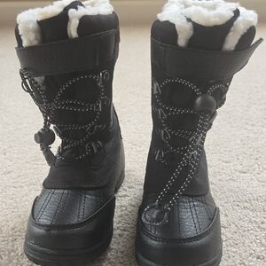 Eddie Bauer Black Winter Boots with White Fleece Lining